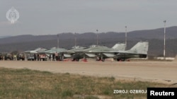 Словаччина стала першою країною, яка передала Україні винищувачі: про надання перших чотирьох літаків влада країни оголосила 23 березня
