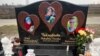 Могила Маргарити, Матвія та Клима Чикмарьових, яких у Бучі убили російські військові. Окупанти вдарили по машині з БМП
