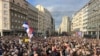Mijëra protestues mblidhen në qendër të Beogradit për të kërkuar anulimin e zgjedhjeve të 17 dhjetorit, 30 dhjetor 2023.