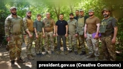 Президент Украины Владимир Зеленский в Запорожской области посетил подразделения военных, которые ведут наступательные действия на Мелитопольском направлении, 15 августа 2023 года