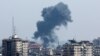 Дым поднимается после израильского удара по сектору Газа, 11 мая 2023 года