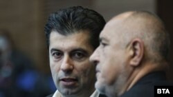 Kопретседателот на „Продолжуваме со промената“ Кирил Петков и претседателот на ГЕРБ Бојко Борисов.