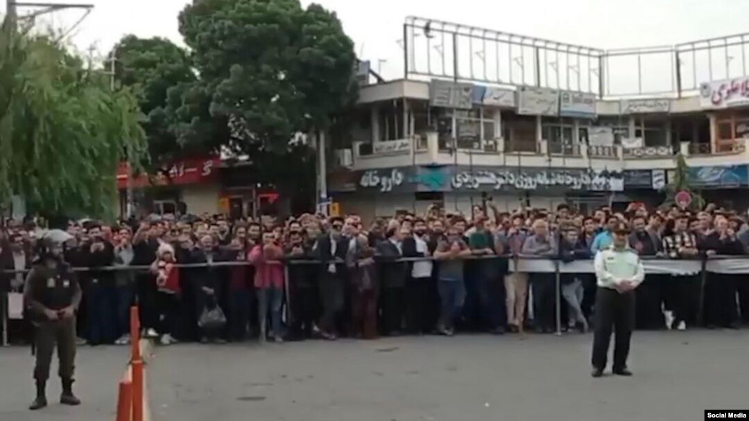 بر اساس تصاویر منتشر شده،کودکان نیز در صحنه اعدام در ملاءعام در مراغه حضور داشتند