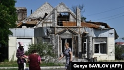 Conquering Their Worst Fears: A Ukrainian Town Awaits Its Fate As Russian Forces Close In