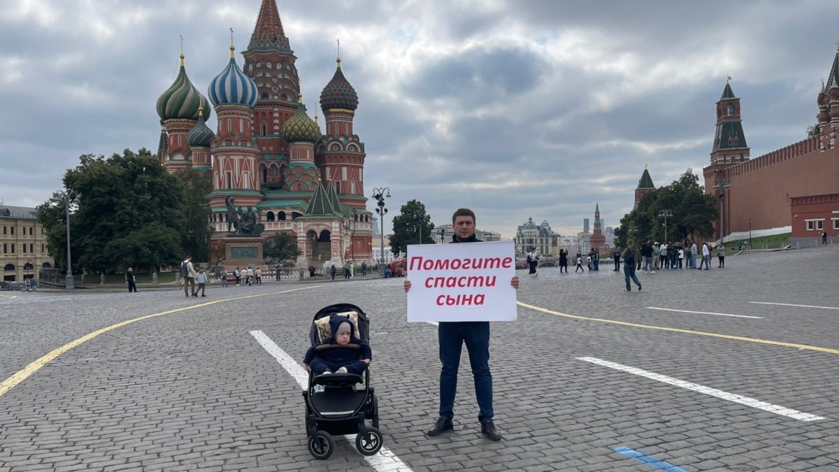 In Yekaterinburg, on the day of Putin’s arrival, the father of a child with SMA was detained