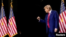 Fostul președinte american Donald Trump participă la un miting la Reno, Nevada, SUA, 17 decembrie 2023. (foto: Carlos Barria/REUTERS)