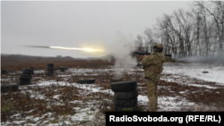 Тренування українських військових неподалік лінії фронту