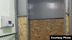 Homemade elevator in Kaliningrad. Photo of the prosecutor's office of the region