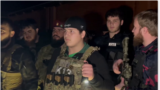 Сын главы Чечни Рамзана Кадырова, 15-летний Адам на месте перестрелки силовиков и двух местных жителей в Гудермесе. 28 марта 2023 года. Скриншот видеозаписи из телеграм-канала Рамзана Кадырова 