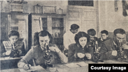 În cabinetul botanic al Institutului pedagogic din Cahul. “Moldova socialistă”, 11 Noiembrie 1953.