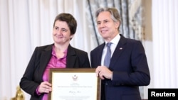 Američki državni sekretar Entoni Blinken dodeluje nagradu Marijani Savić, Vašington, SAD, 24. jun 2024.