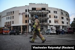 Hotelul lovit de o bombă rusească la Zaporojie, pe 10 august 2023.