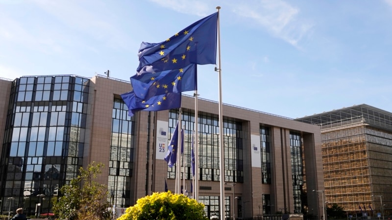 Kearns dhe 12 zyrtarë evropianë kërkojnë heqjen e masave të BE-së ndaj Kosovës