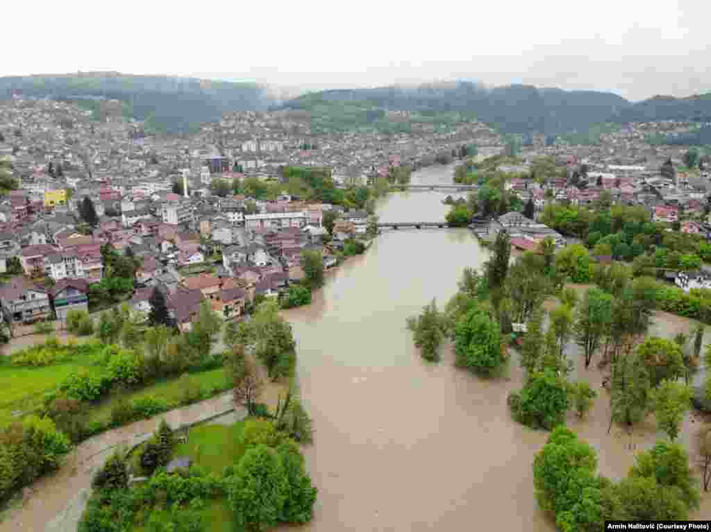 Gjendje emergjente nga përmbytjet është shpallur në komunat Novi Grad dhe Kostajnicë, në pjesën perëndimore të Bosnjë e Hercegovinës.