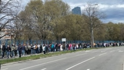 'Podne protiv Putina' u Srbiji: Hiljade Rusa izašlo na predsedničke izbore
