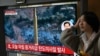 Vijesti na televiziji o Sjevernoj Koreji i ispaljivanju nove balističke rakete, Seul, Južna Koreja, 2. aprila 2024.