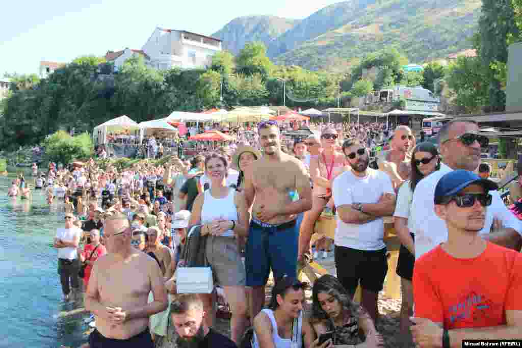 Thousands of tourists braved extreme heat of 39 degrees Celsius to cheer the divers on. In 2004, the Mostar Bridge was rebuilt by the World Bank and UNESCO as a symbol of reconciliation and unification of the ethnically divided town and inscribed as a UNESCO World Heritage Site. &nbsp;