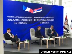 Predsednici Francuske i Srbije Emanuel Makron i Aleksandar Vučić na Forumu o mladima i veštačkoj inteligenciji u Novom Sadu, 30. avgust 2024.