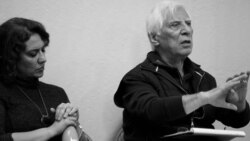 بهرام بیضایی در کنار همسرش، مژده شمسایی