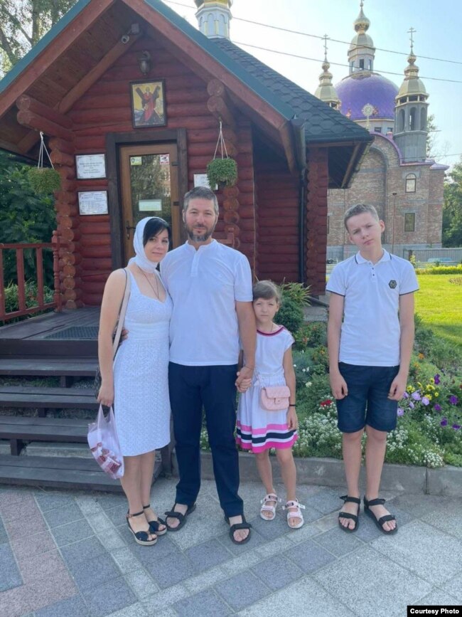 Олександр Іванченко з дружиною й дітьми до війни