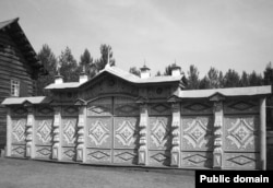 Ворота старообрядческой усадьбы, Бурятия