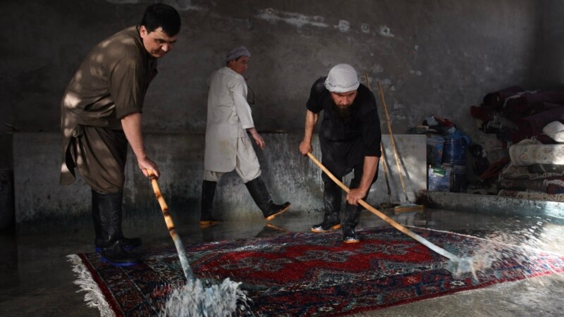 در آستانهٔ عید رسم قالین شویی و رنگ آمیزی خانه ها به دلیل مشکلات اقتصادی کنار گذاشته شده