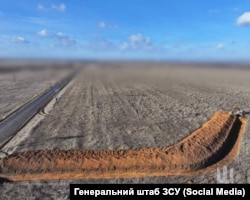 Отрытые траншеи в Украине. Иллюстративное фото