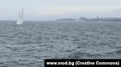 Знищення морської якірної міни, виявленої за 250 метрів від болгарського узбережжя, березень 2024 року