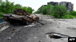 Разбитый танк в Донецкой области Украины