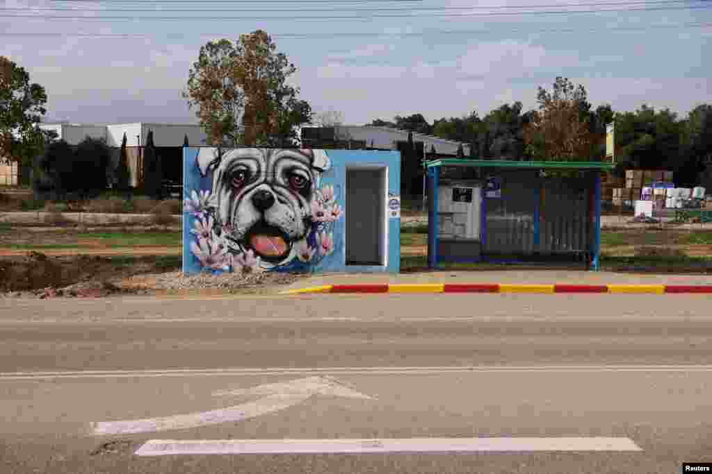 Një tjetër mural në një prej strehimoreve kundër bombave, brenda së cilës u vranë njerëzit që ishin strehuar në tetor.