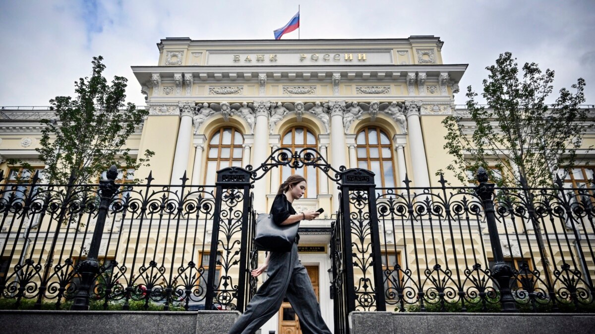 The Russian Central Bank immediately raised the key rate by 100 basis points