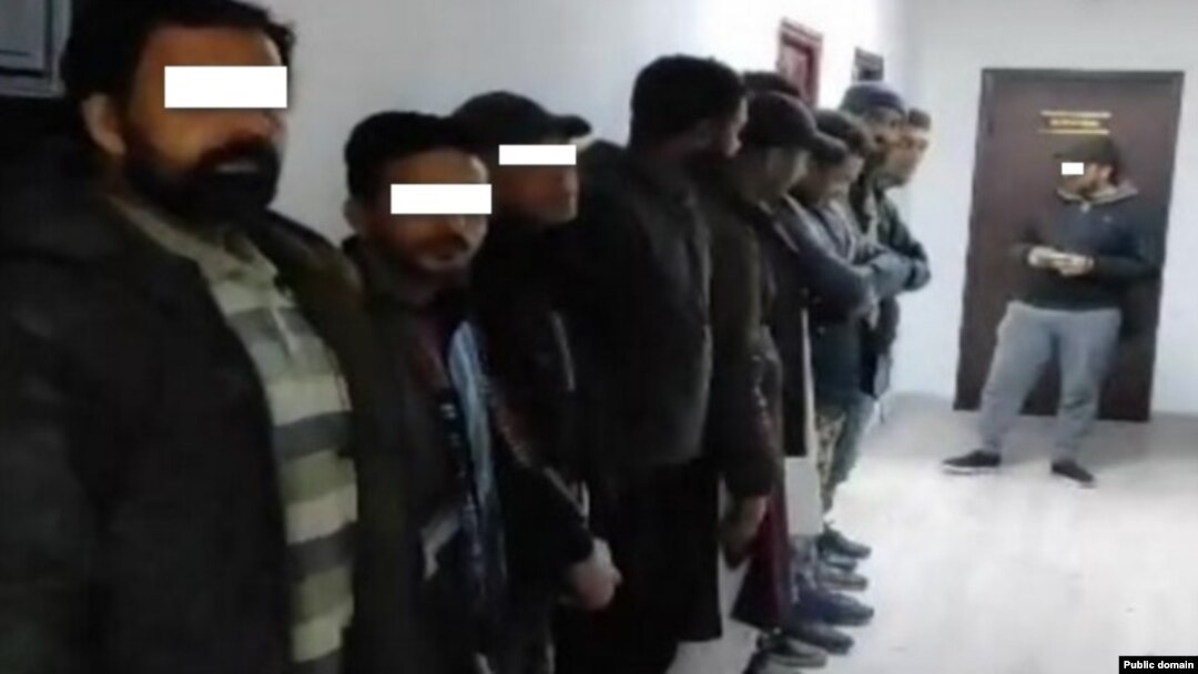 Пакистандын жана Бангладештин жарандары. ИИМ тараткан сүрөт.