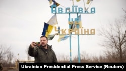 Владимир Зеленский на фоне стелы "Авдеевка - это Украина". 29 декабря 2023 года