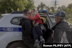 Femeie evacuată din fața forțelor ruse, în regiunea Harkov - 13 mai 2024.