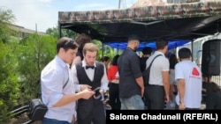 „ევოლუშენის“ თანამშრომლები