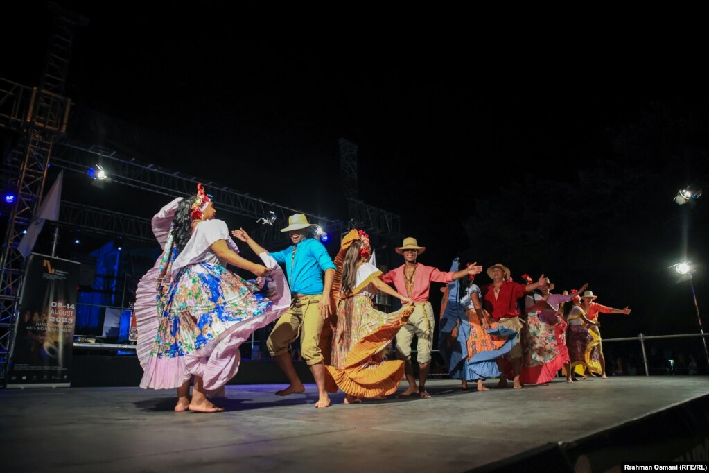 Ky festival, sipas organizatorëve, synon që të&nbsp;promovojë kultura të ndryshme botërore në vallëzime tradicionale &nbsp;