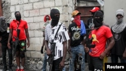 Vjeruje se da na Hairiju djeluje oko 200 bandi. Fotografija iz septembra 2023. na kojoj se vide pripadnici bande "G9" u Port-o-Prensu.