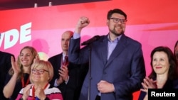 Peđa Grbin u štabu SDP-a u Zagrebu nakon objave 90 posto prebrojanih glasova, 17. aprila 2024.