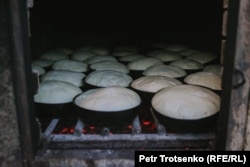 Домашний хлеб перед выпечкой. Город Алатау, Алматинская область, 12 января 2024 года