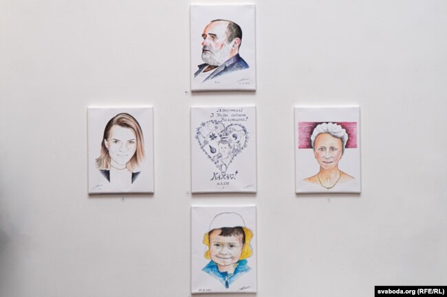 Паштоўкі аўтарства Паўла з партрэтамі бацькоў, жонкі і сына