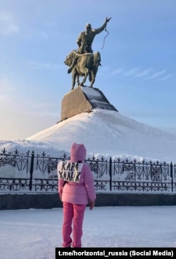 "Kara Halyk" ýazgyly protestçi