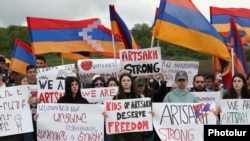 Armenia - Armenian opposition activists rally outside the border village of Kordnidzor in support of Nagorno-Karabakh, May 20, 2023.