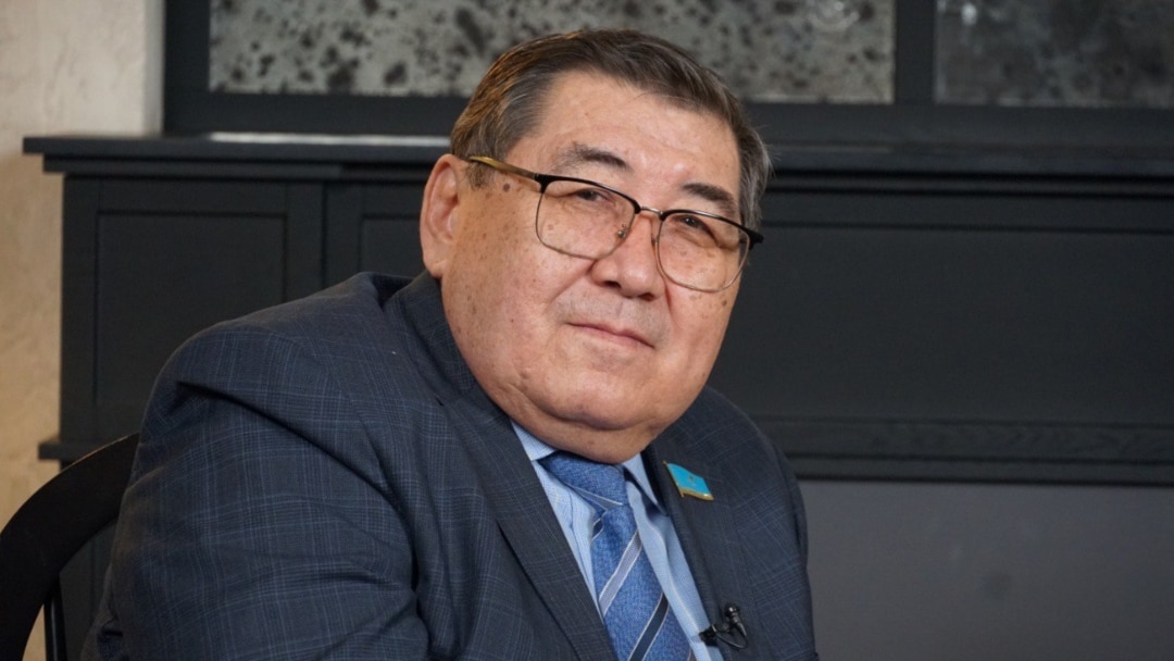 Порно жігіт іш киімімен жұлқылайды Славянск жезөкшелерінің суреттері