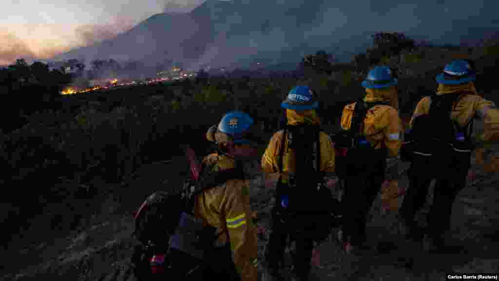Kaliforniai tűzoltók küzdenek a Sites Fire-ral Lodoga közelében június 17-én. A tűz helyszínét leggyakrabban az első oltásban részt vevő parancsnok vagy a tűzoltó diszpécser határozza meg a 911-et hívó által megadott adatok alapján