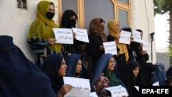 شماری از زنان معترض در افغانستان