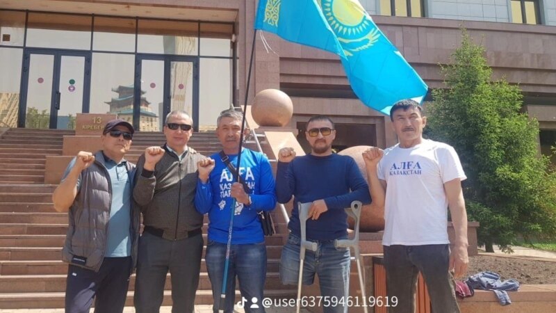 В Акмолинской области активиста-инвалида оштрафовали за репост с информацией о митинге с шарами