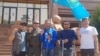 Сейітжан Жомартов (оң жақтан екінші) "Алға, Қазақстан" партиясын құру жөніндегі бастамашыл топтағы жақтастарымен бірге.