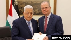 Presidenti i Autoritetit Palestinez, Mahmoud Abbas, gjatë mandatimit të Mohammad Mustafa në postin e kryeministrit. Ramallah, 14 mars 2024. 