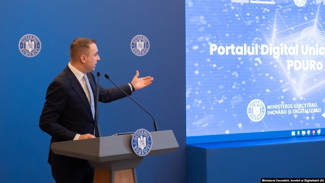 Ministrul Bogdan Ivan la semnarea contractului pentru Portalul Digital Unic. 19 martie 2024.