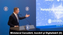 Ministrul Bogdan Ivan la semnarea contractului pentru Portalul Digital Unic. 19 martie 2024.